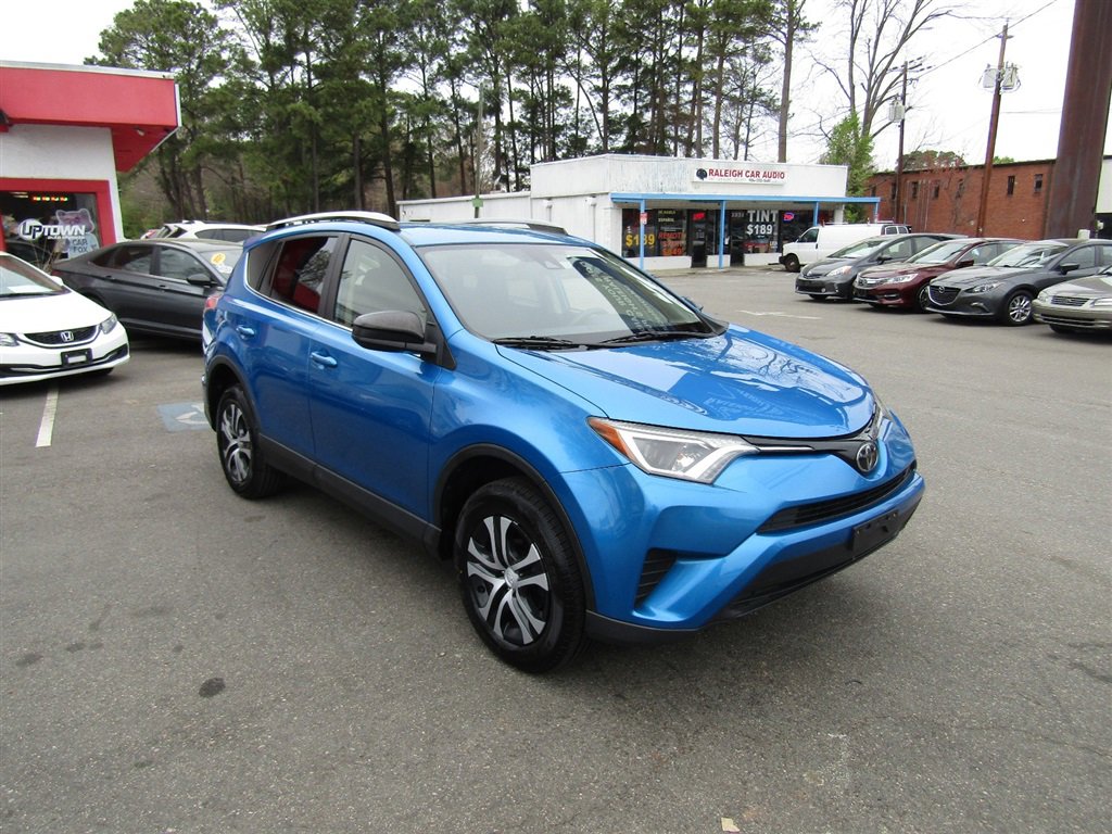 Used 2018 Toyota RAV4 LE w/ All Weather Liner Package AWD/4WD image 10