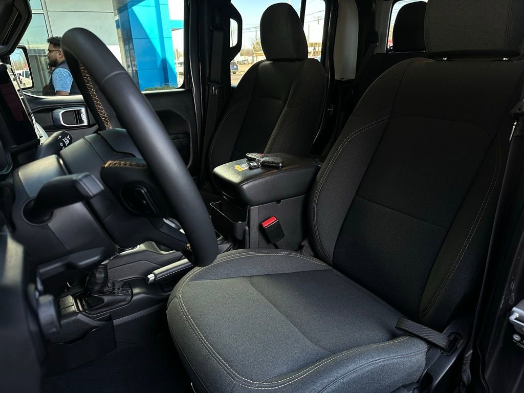 Used 2025 Jeep Gladiator Willys image 13