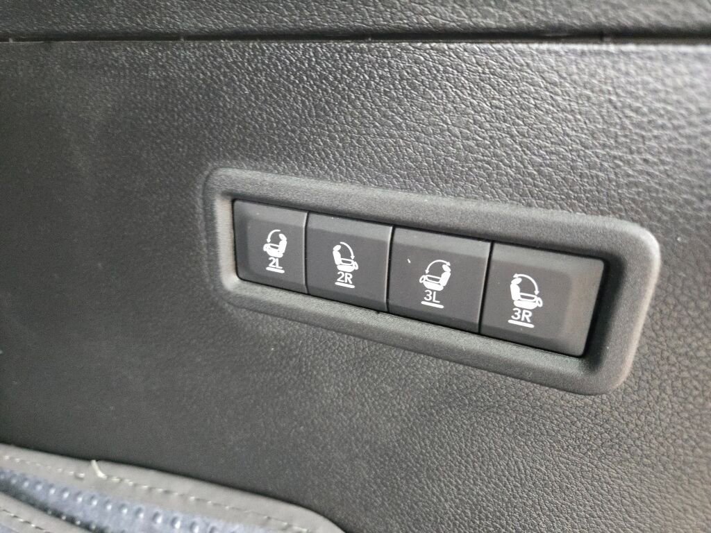 Used 2023 Jeep Wagoneer Series III w/ Preferred Equipment Group image 17