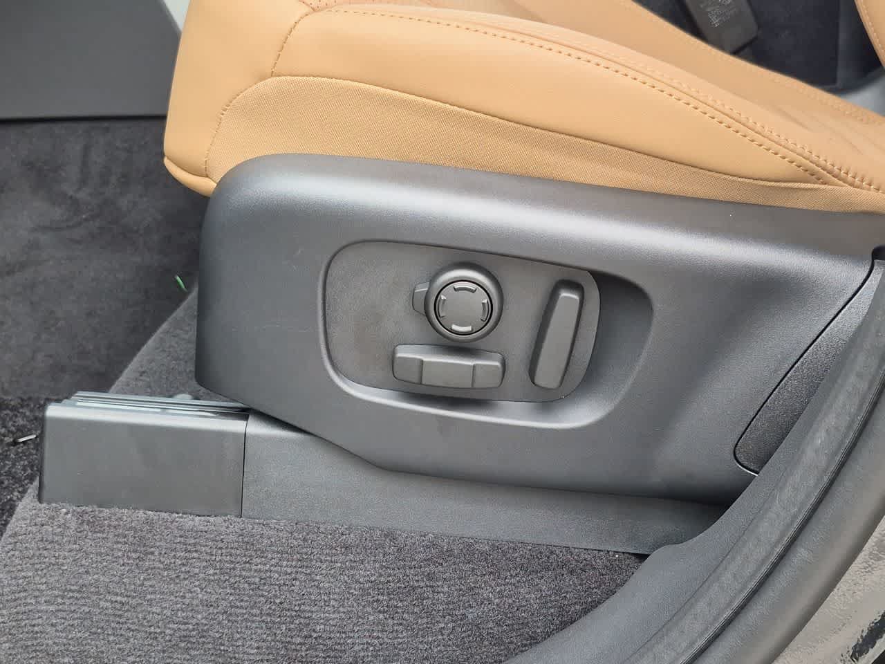 New 2026 Land Rover Discovery Limited Edition AWD/4WD image 18