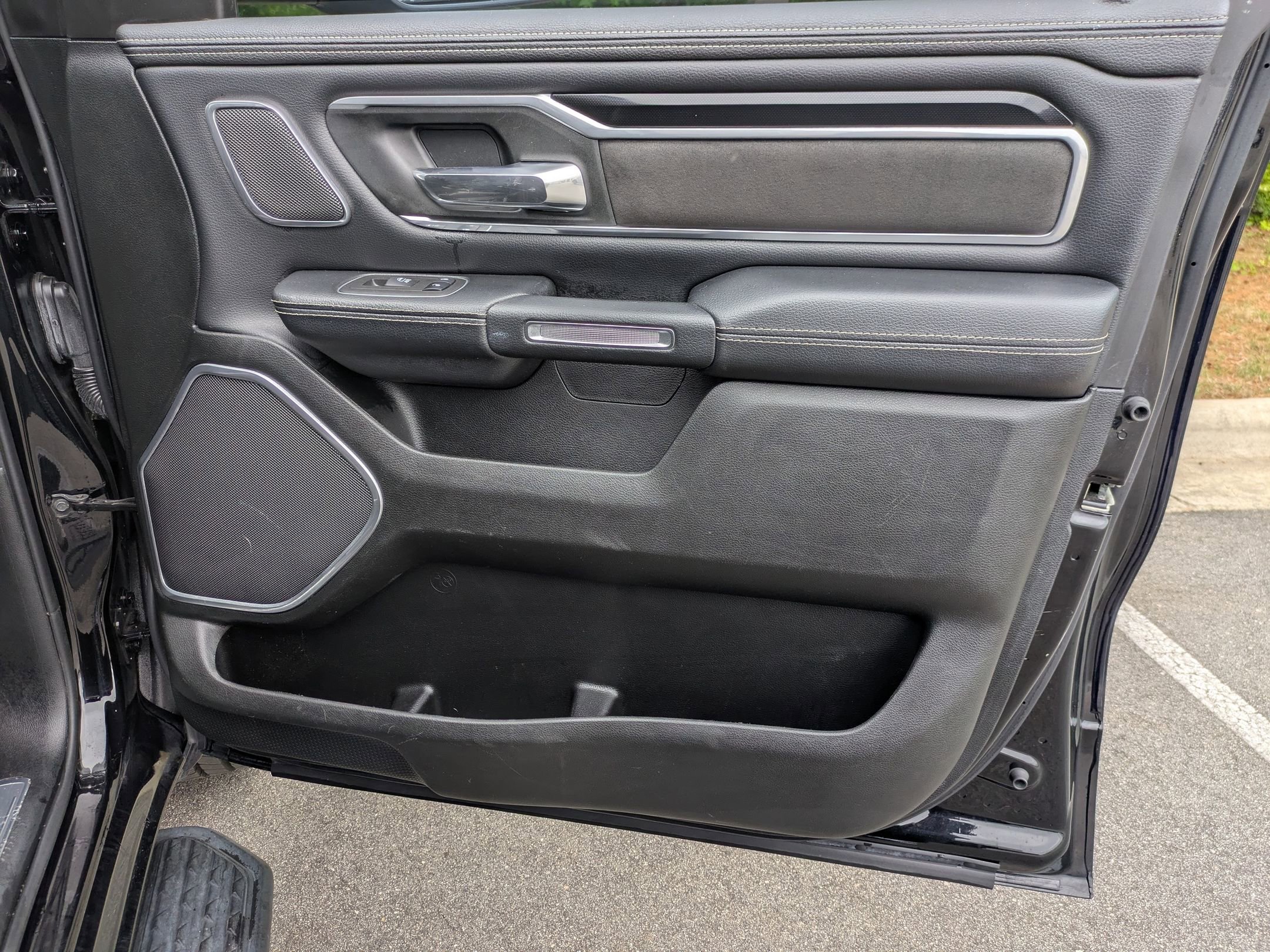 Used 2022 RAM 1500 Laramie AWD/4WD image 37