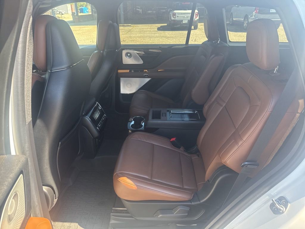 Used 2022 Lincoln Aviator Reserve w/ Equipment Group 201A AWD/4WD image 14