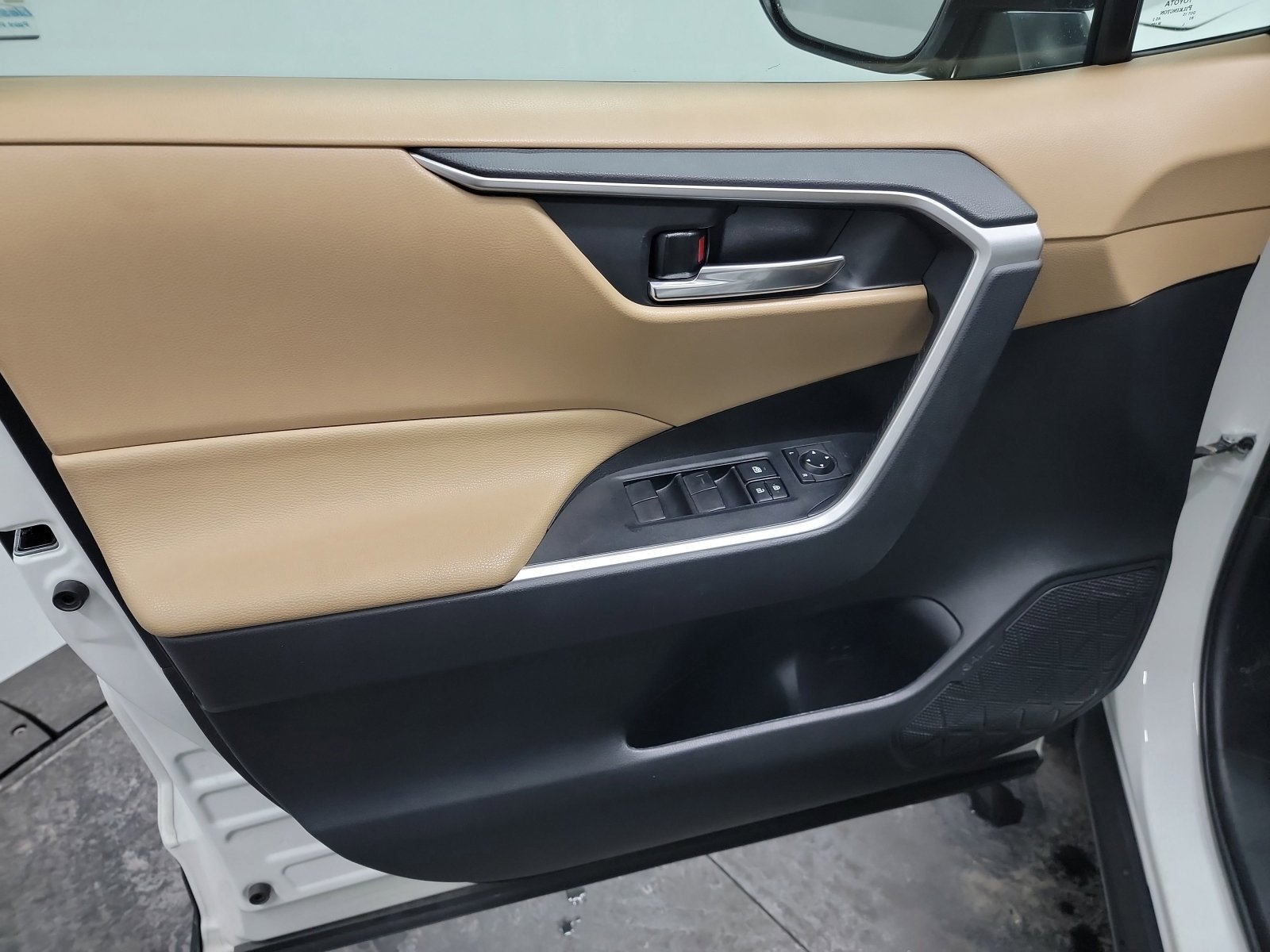 Used 2020 Toyota RAV4 XLE image 13