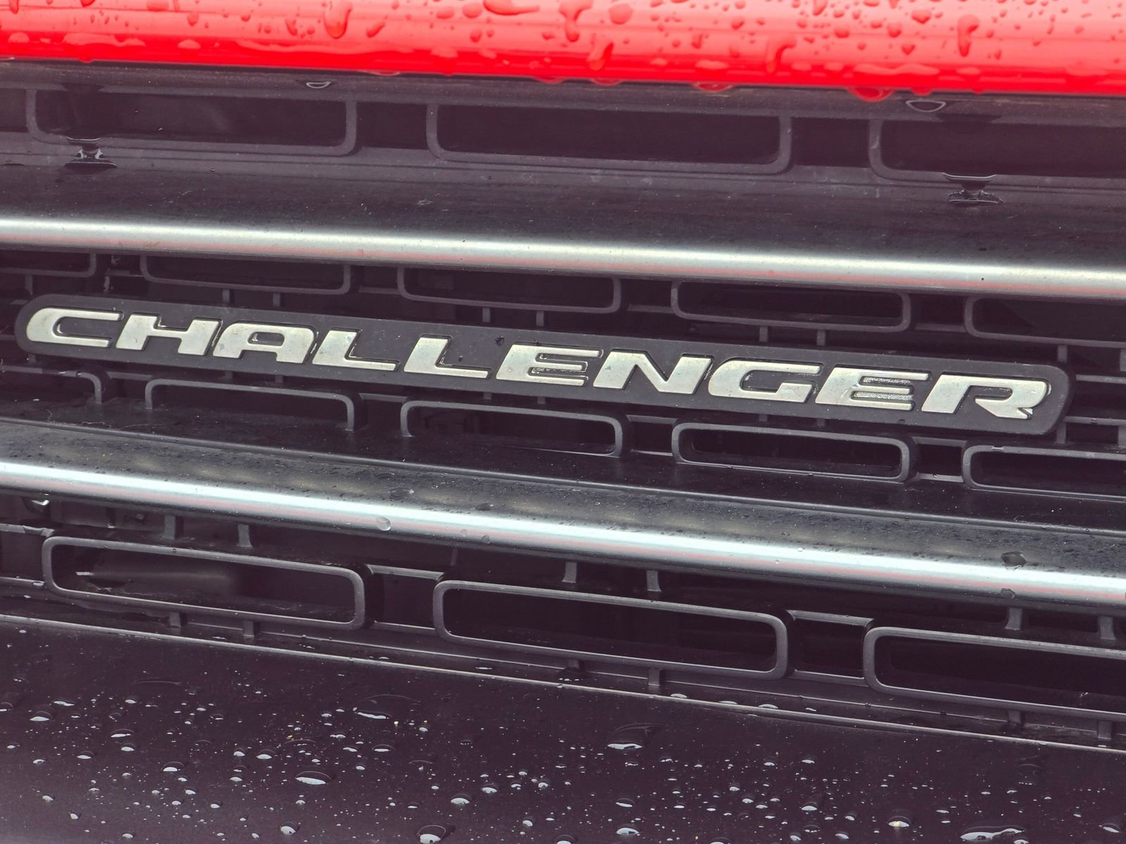 Used 2015 Dodge Challenger SXT image 35