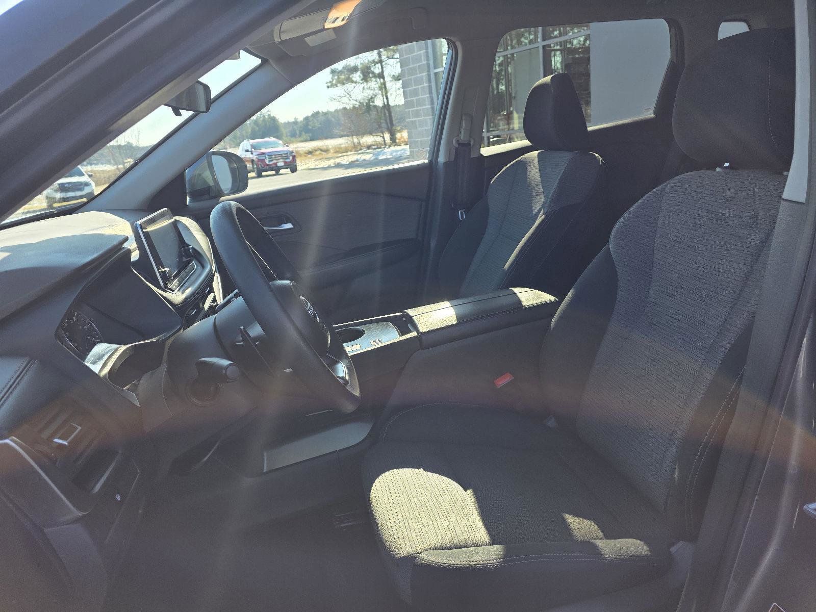 Used 2023 Nissan Rogue SV image 23