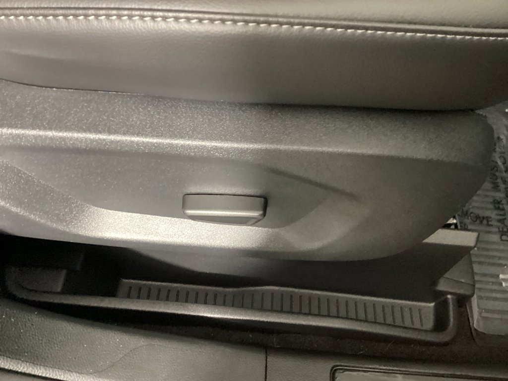 Used 2024 Ford Edge SEL w/ Convenience Package image 9