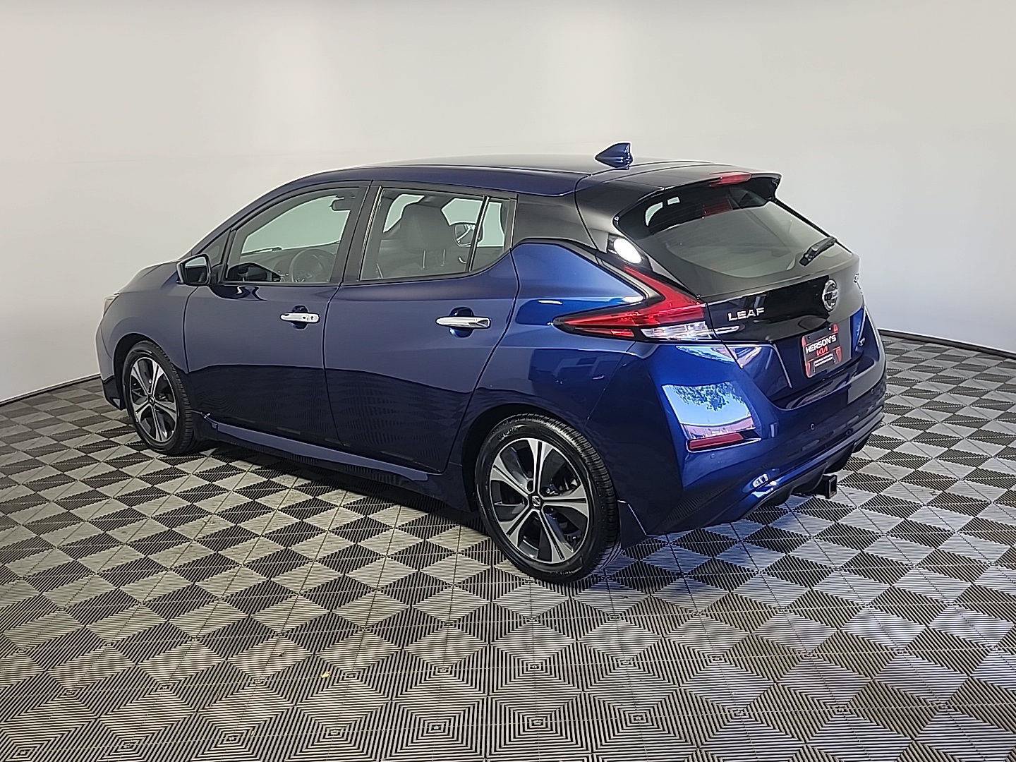 Used 2022 Nissan Leaf SV FWD image 9