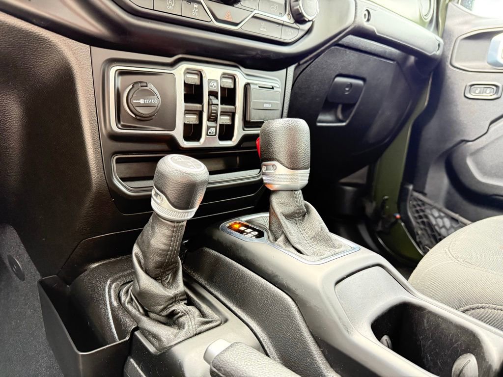 Used 2022 Jeep Gladiator Sport image 19