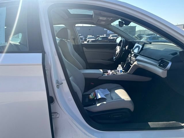 Used 2018 Honda Accord Touring image 17