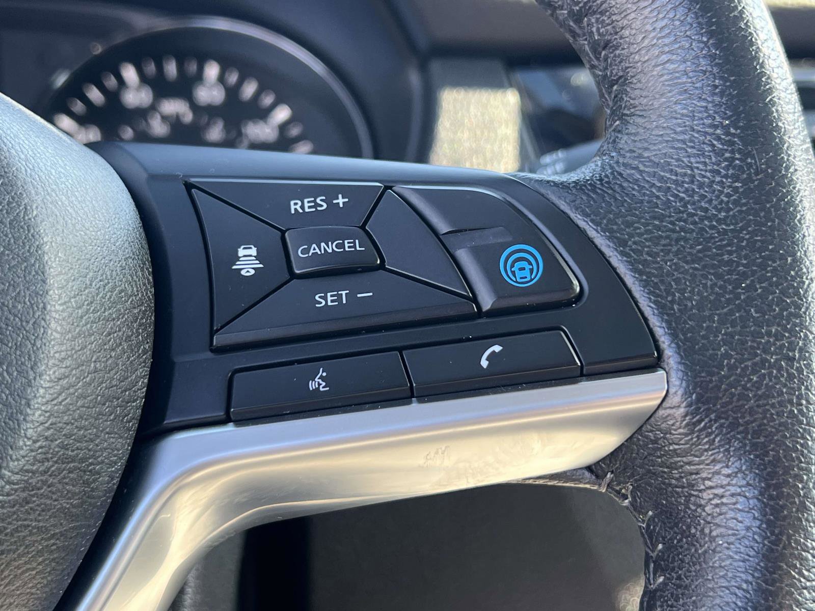 Used 2020 Nissan Rogue SL w/ Premium Package image 23