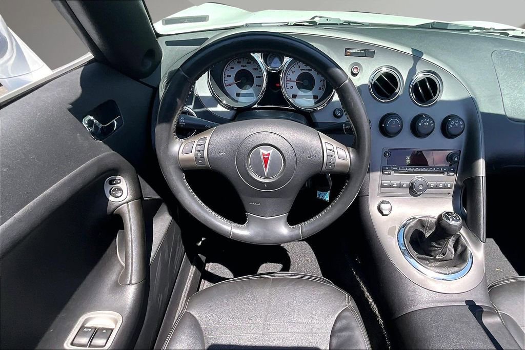 Used 2006 Pontiac Solstice Convertible w/ Premium Package RWD image 8