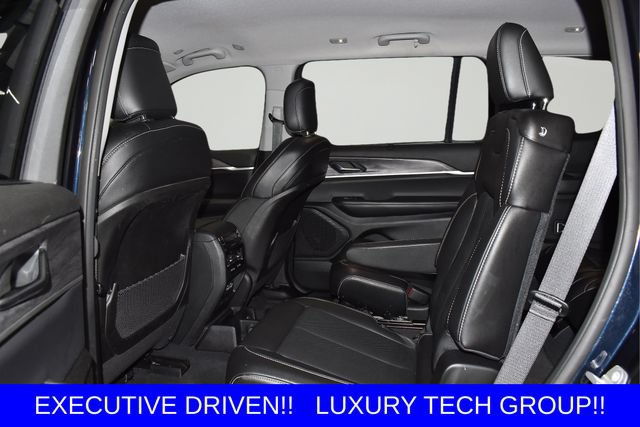 Used 2023 Jeep Grand Cherokee L Limited w/ Luxury Tech Group II AWD/4WD image 24