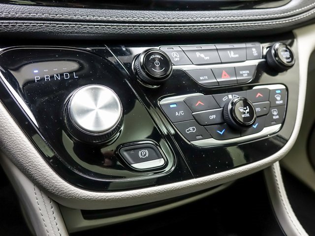 Used 2023 Chrysler Pacifica Limited image 22