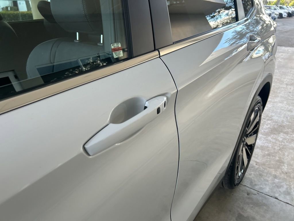 New 2026 Mitsubishi Outlander SE image 15