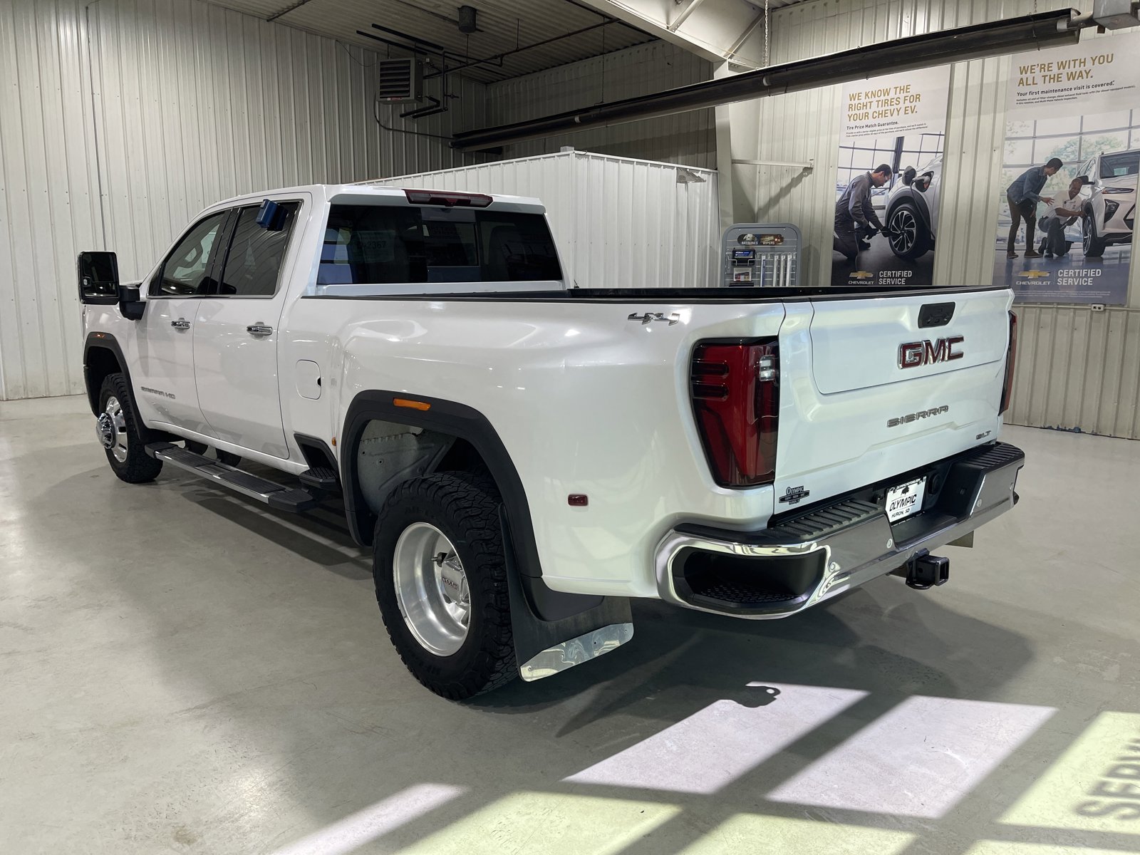 Used 2024 GMC Sierra 3500 SLT w/ SLT Premium Package AWD/4WD image 6