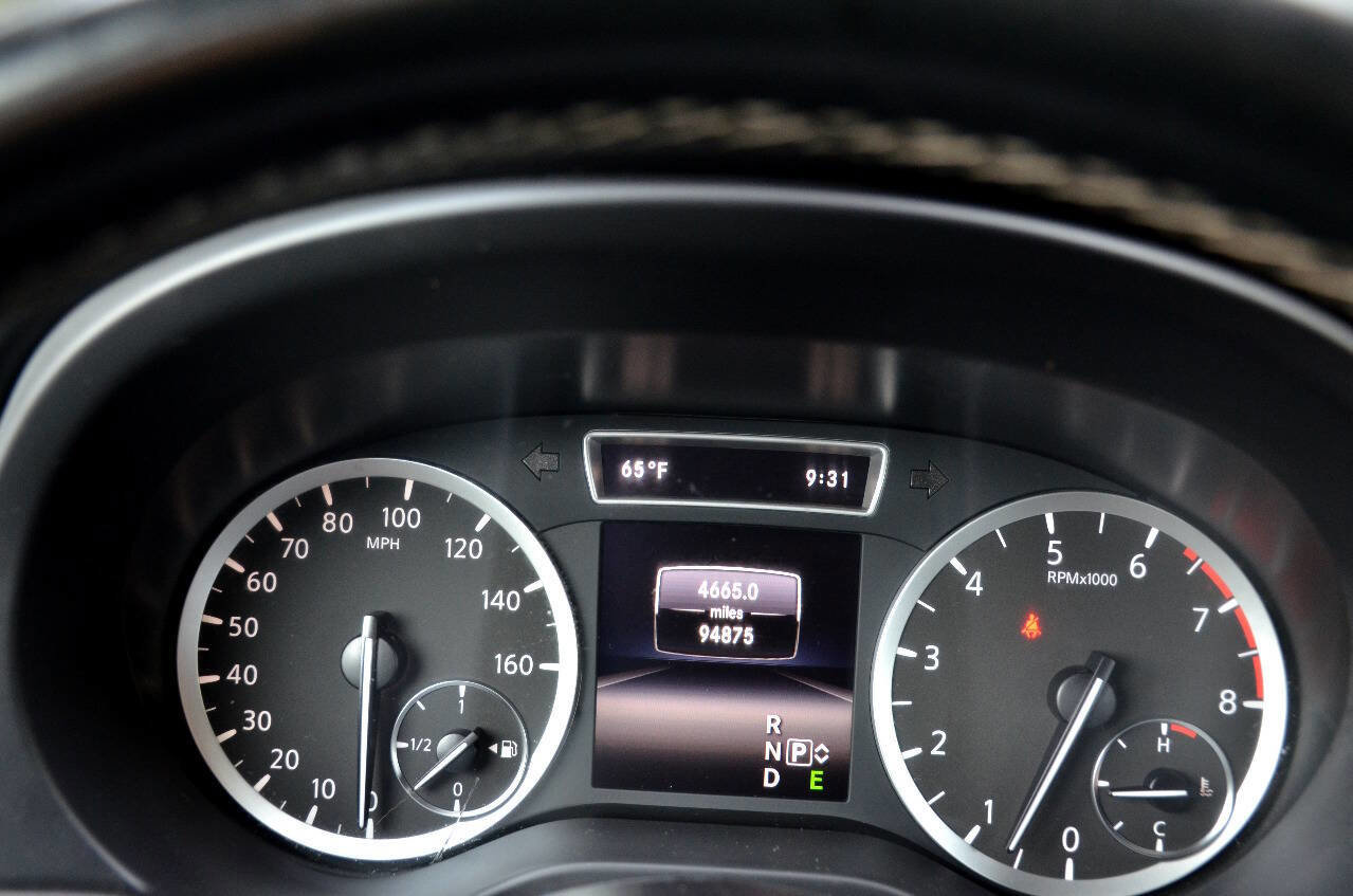 Used 2017 INFINITI QX30 Premium w/ Navigation Package AWD/4WD image 23