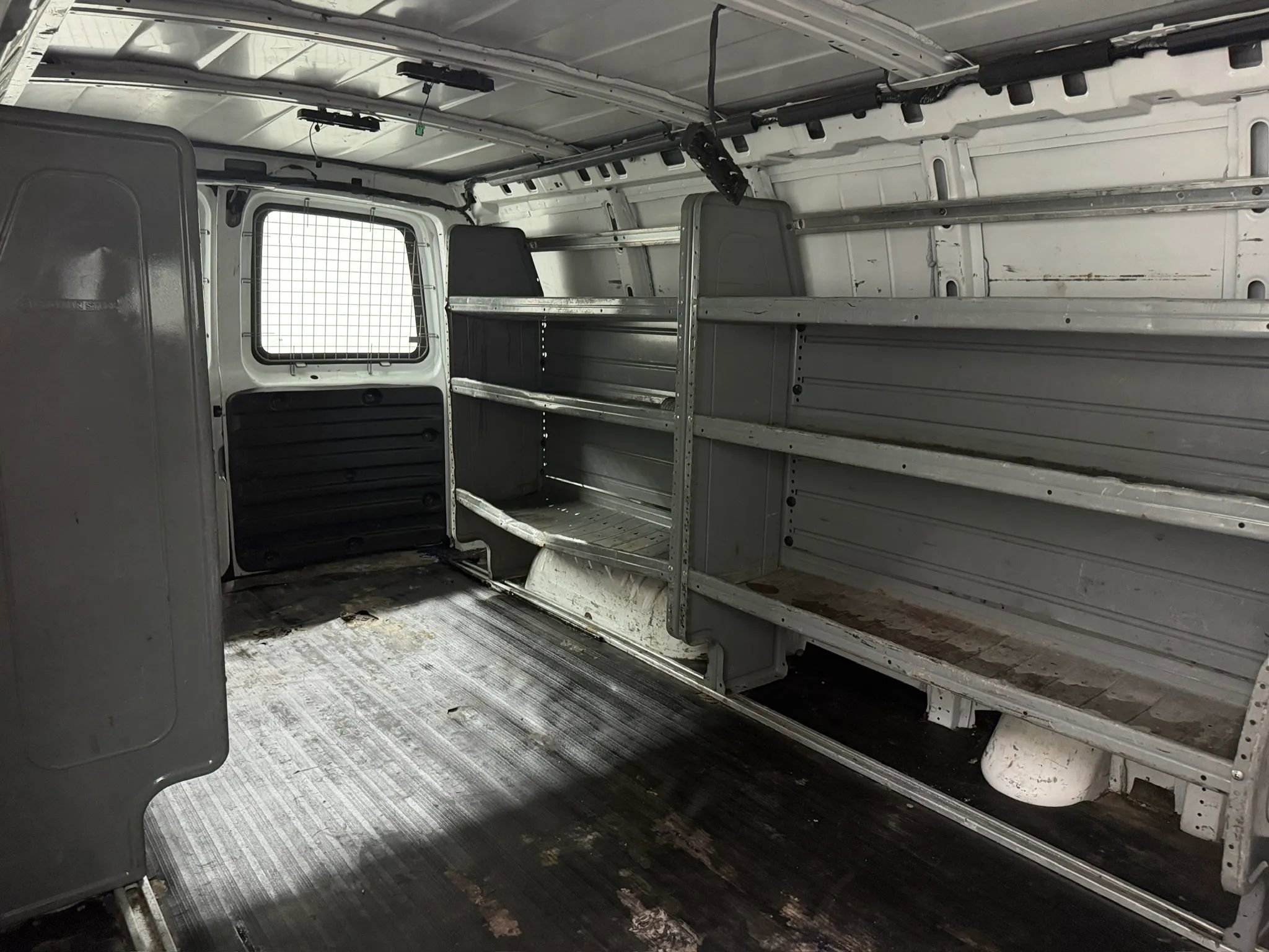 Used 2018 Chevrolet Express 3500 Extended w/ Driver Convenience Package RWD image 18