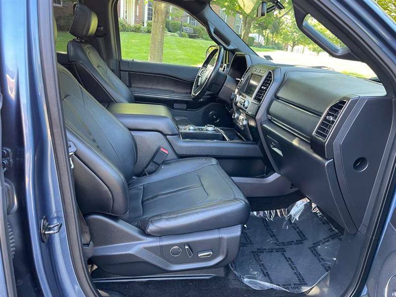 Used 2018 Ford Expedition Limited w/ Equipment Group 302A AWD/4WD image 13