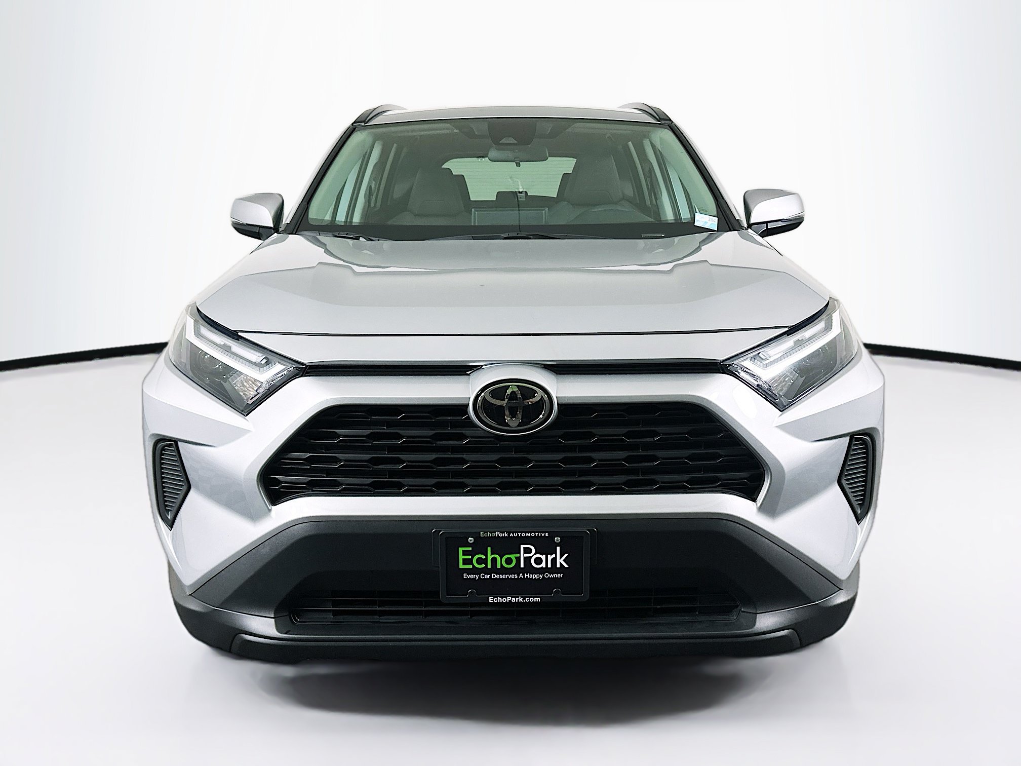Used 2025 Toyota RAV4 XLE AWD/4WD image 2