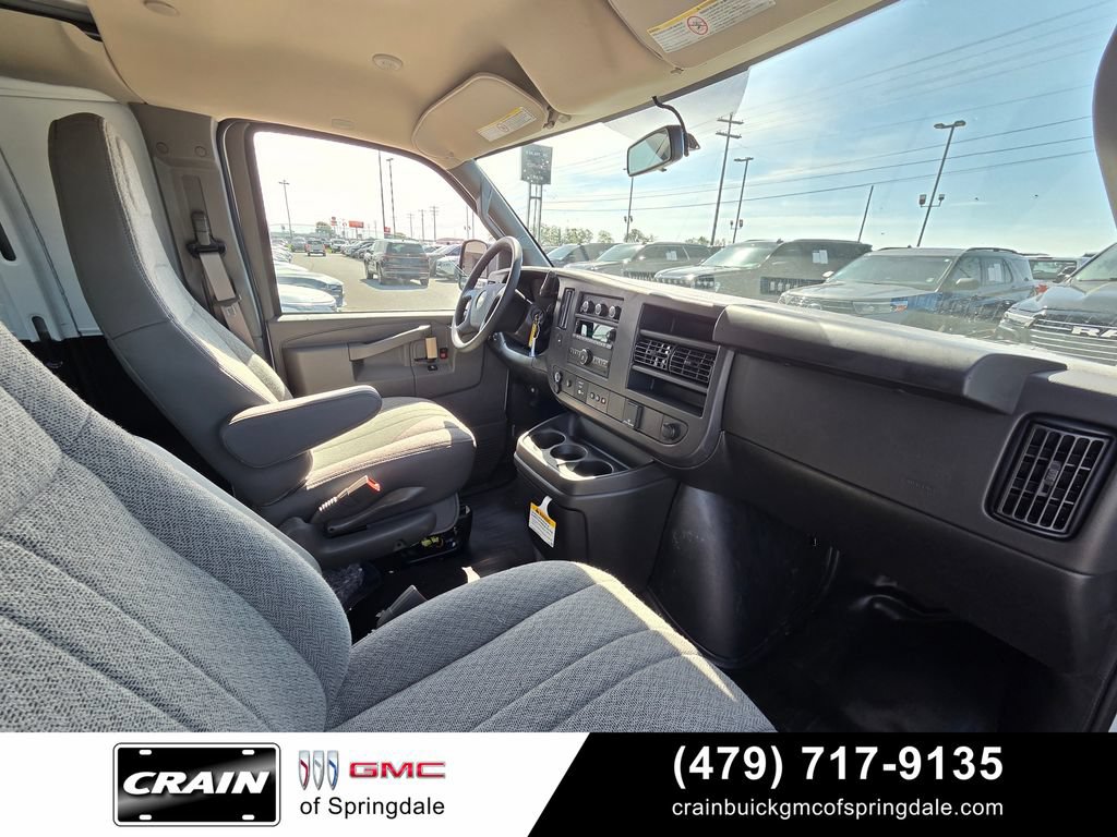 Used 2024 Chevrolet Express 3500 w/ Driver Convenience Package RWD image 27