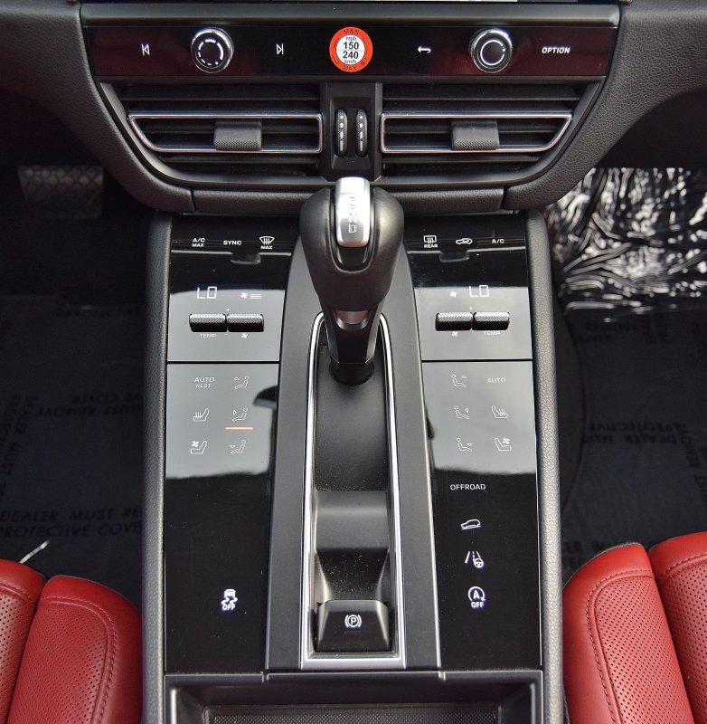 Used 2023 Porsche Macan image 29