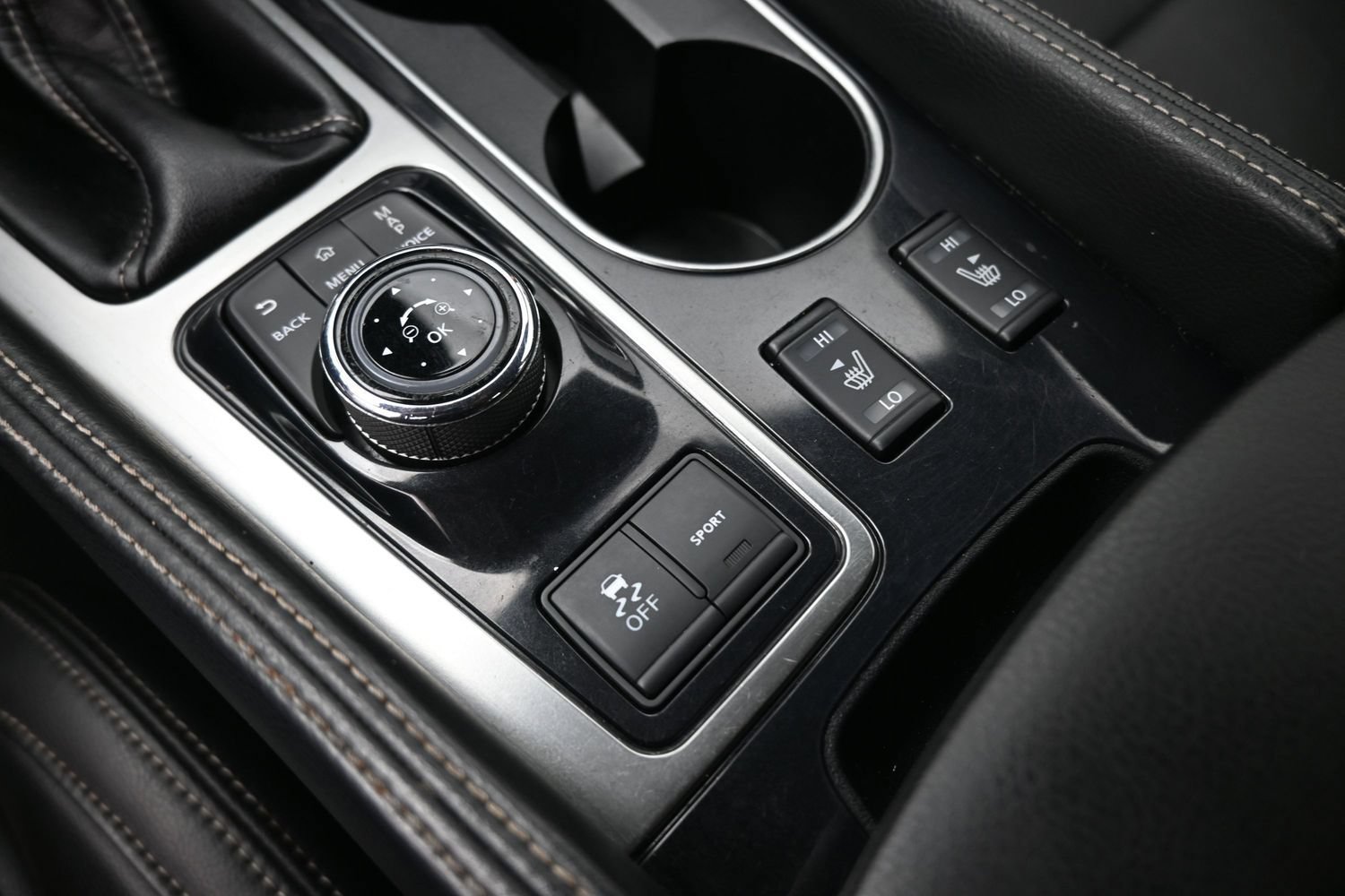 Used 2023 Nissan Maxima SV w/ Floor Mat Group FWD image 9