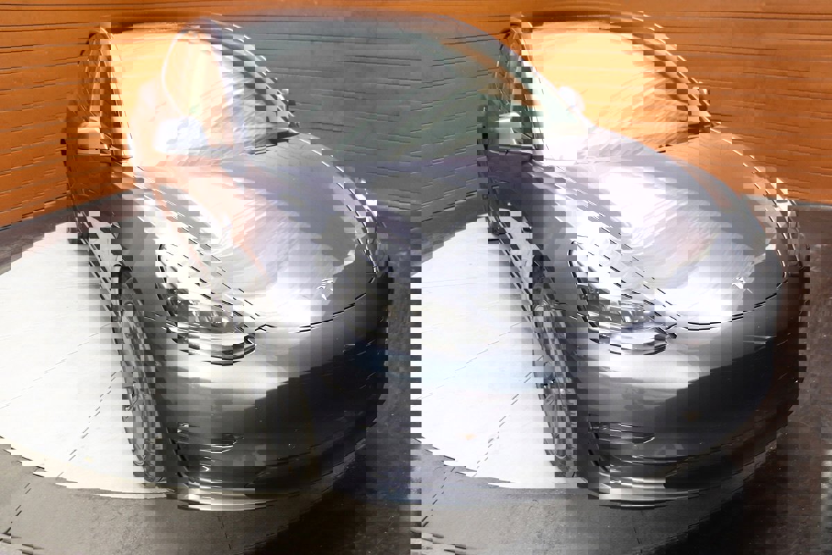 Used 2023 Tesla Model 3 Standard Range image 15