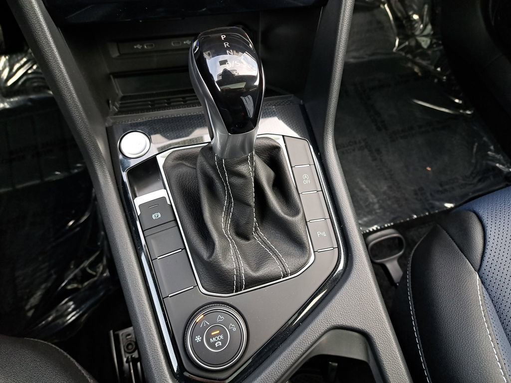 New 2025 Volkswagen Taos SEL image 24