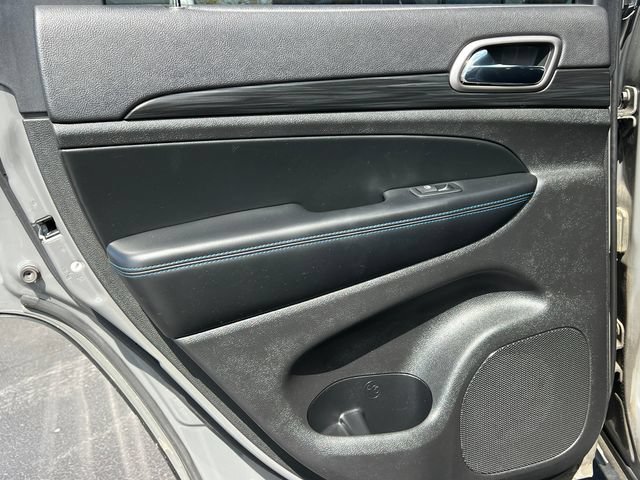 Used 2020 Jeep Grand Cherokee Laredo AWD/4WD image 36