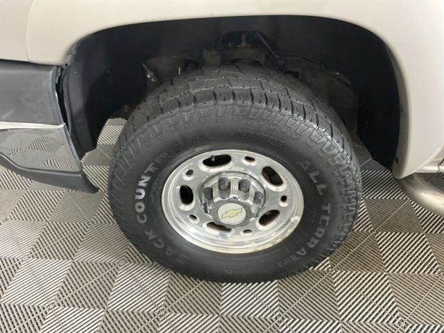 Used 2006 Chevrolet Silverado 2500 W/T w/ Skid Plate Package AWD/4WD image 24