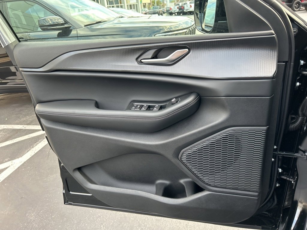 New 2025 Jeep Grand Cherokee Altitude AWD/4WD image 18