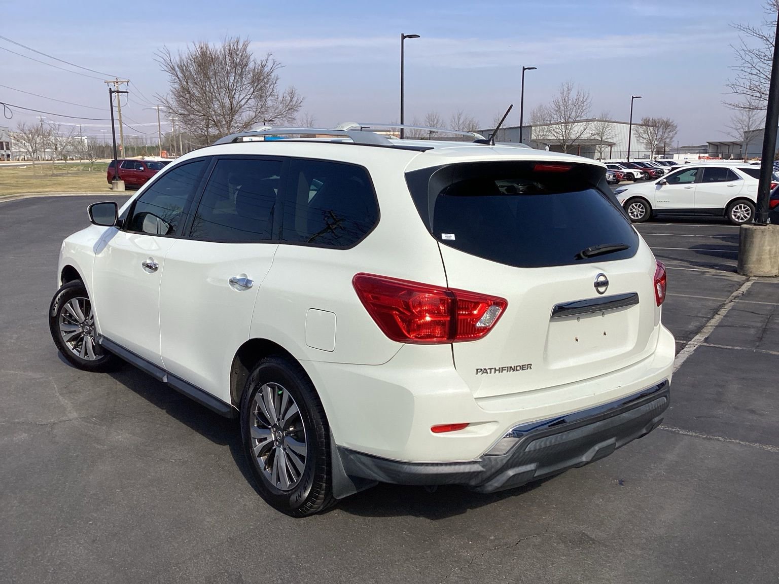 Used 2018 Nissan Pathfinder S image 2