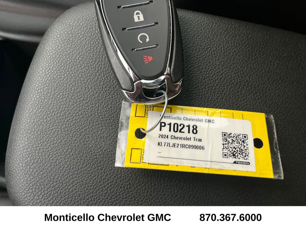 Used 2024 Chevrolet Trax RS w/ Driver Confidence Package FWD image 22
