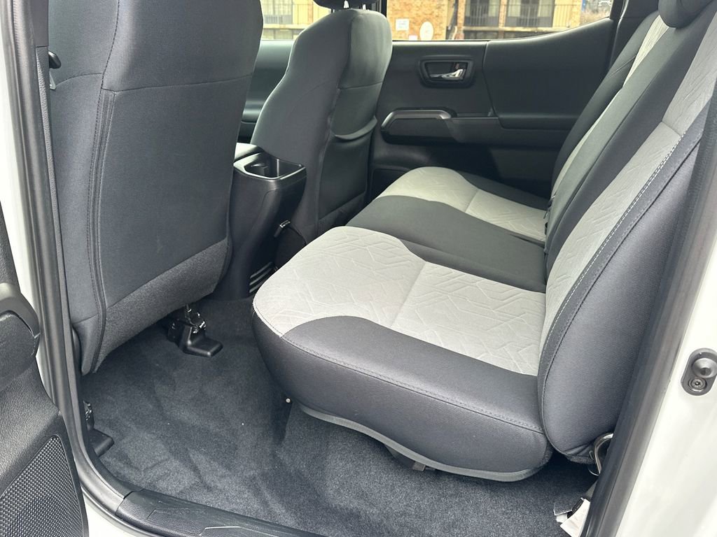 Used 2022 Toyota Tacoma TRD Off-Road image 16