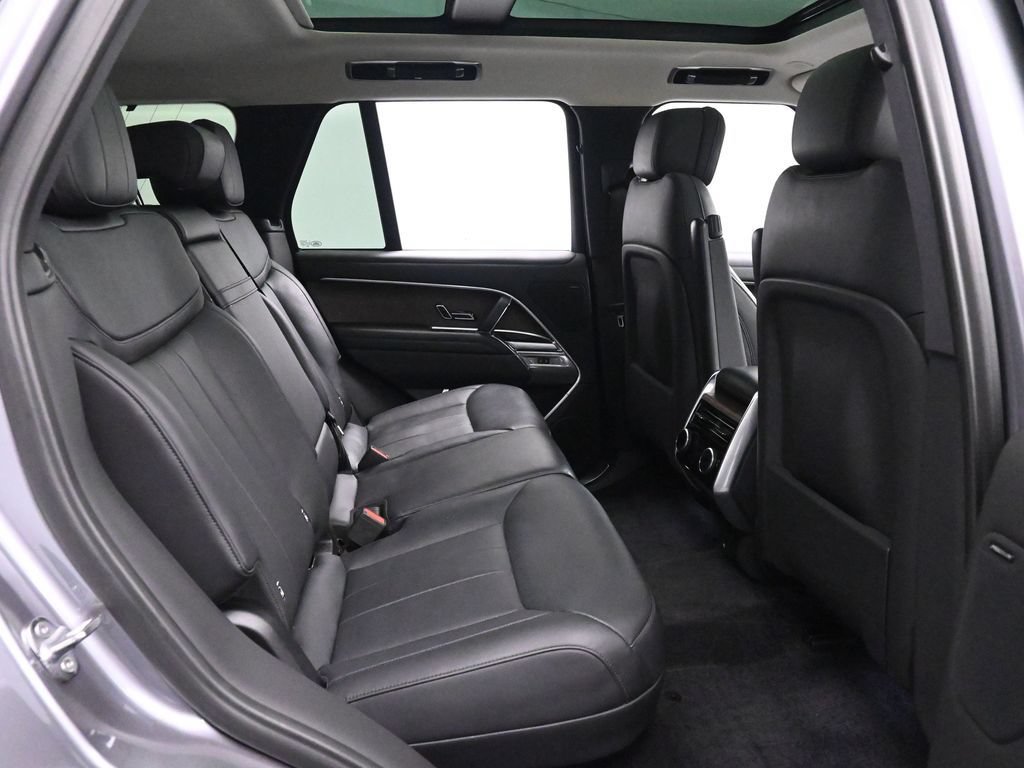Used 2024 Land Rover Range Rover SE AWD/4WD image 18