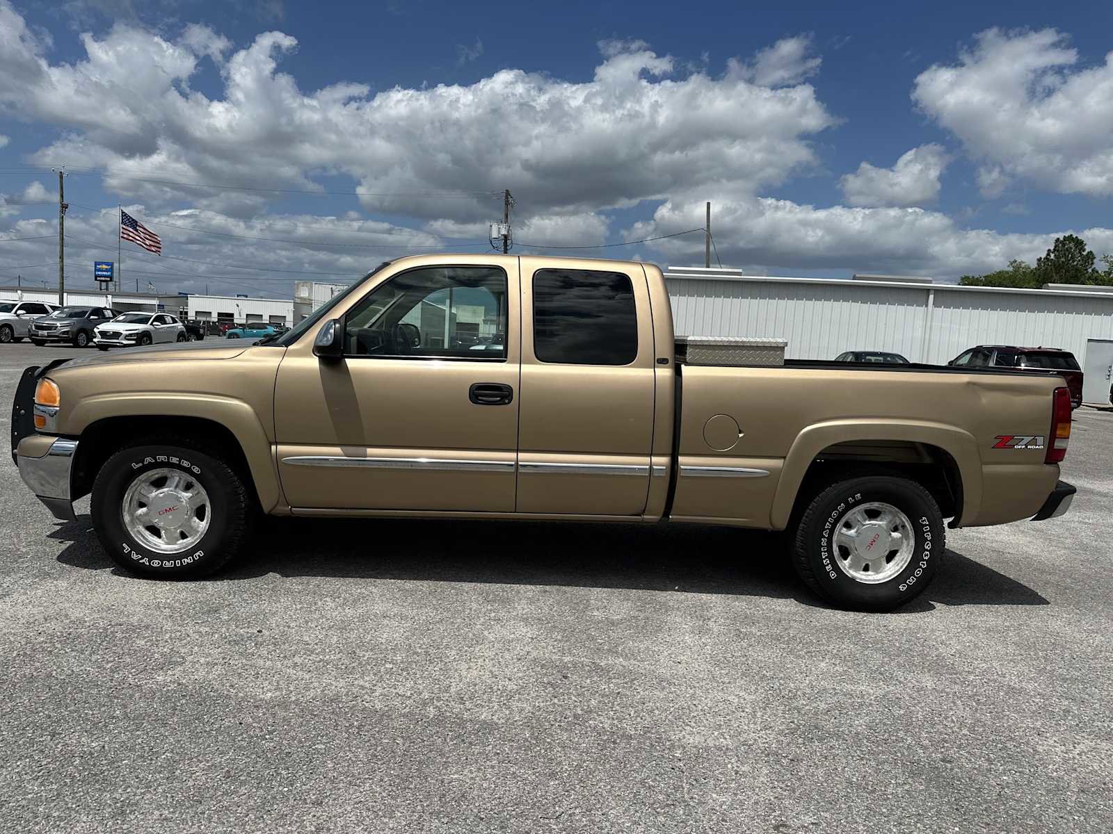 Used 2001 GMC Sierra 1500 SLE w/ Convenience Plus Group AWD/4WD image 6