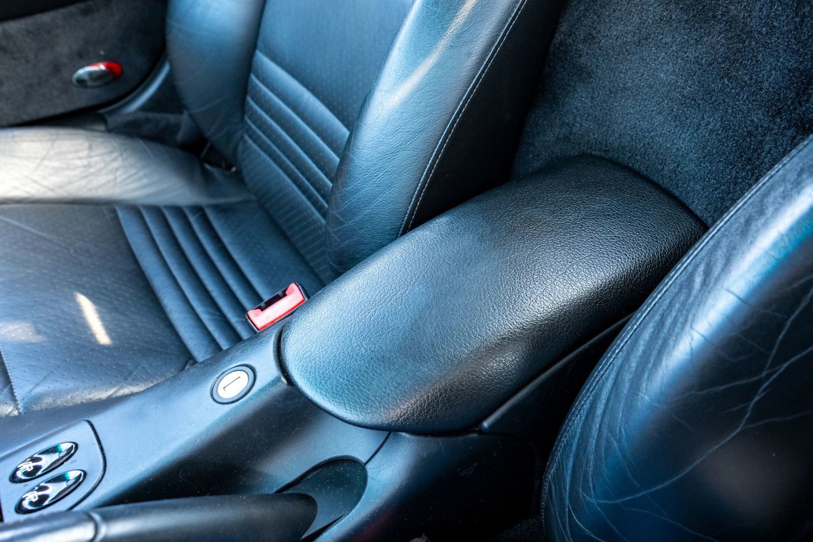 Used 2000 Porsche Boxster RWD image 34