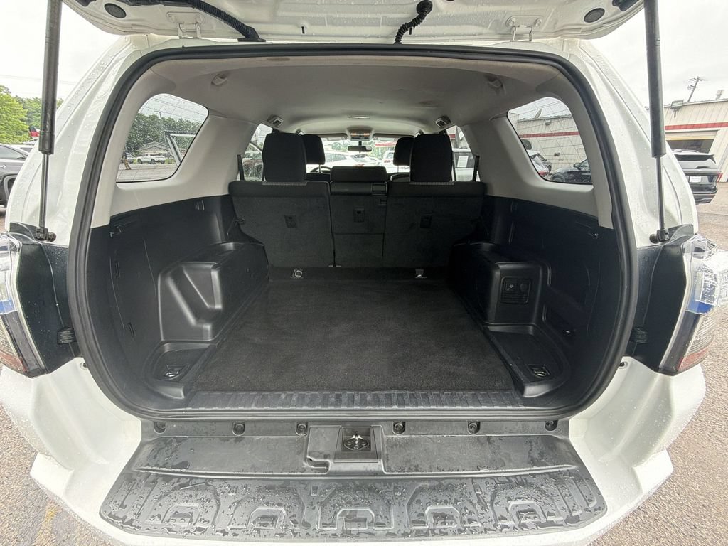Used 2019 Toyota 4Runner SR5 AWD/4WD image 23