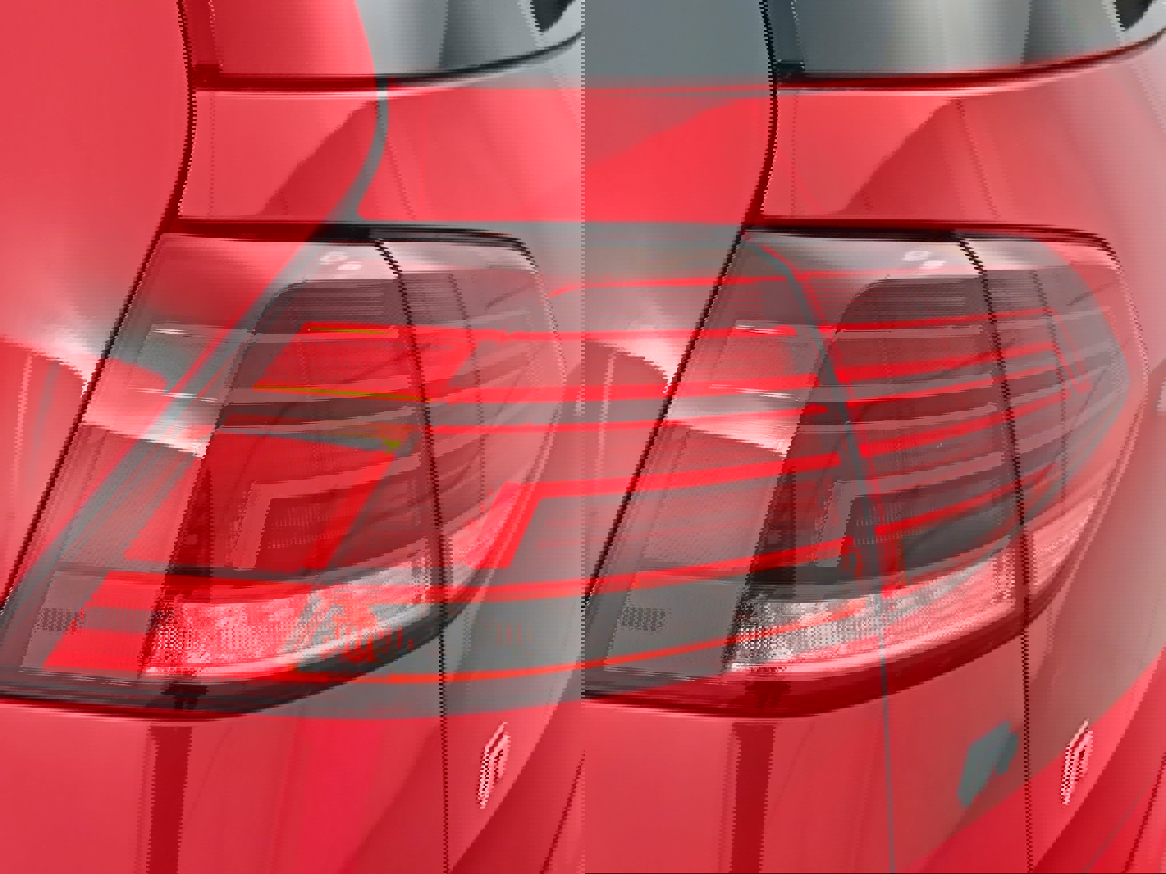 Used 2019 Volkswagen Golf R 4-Door image 33