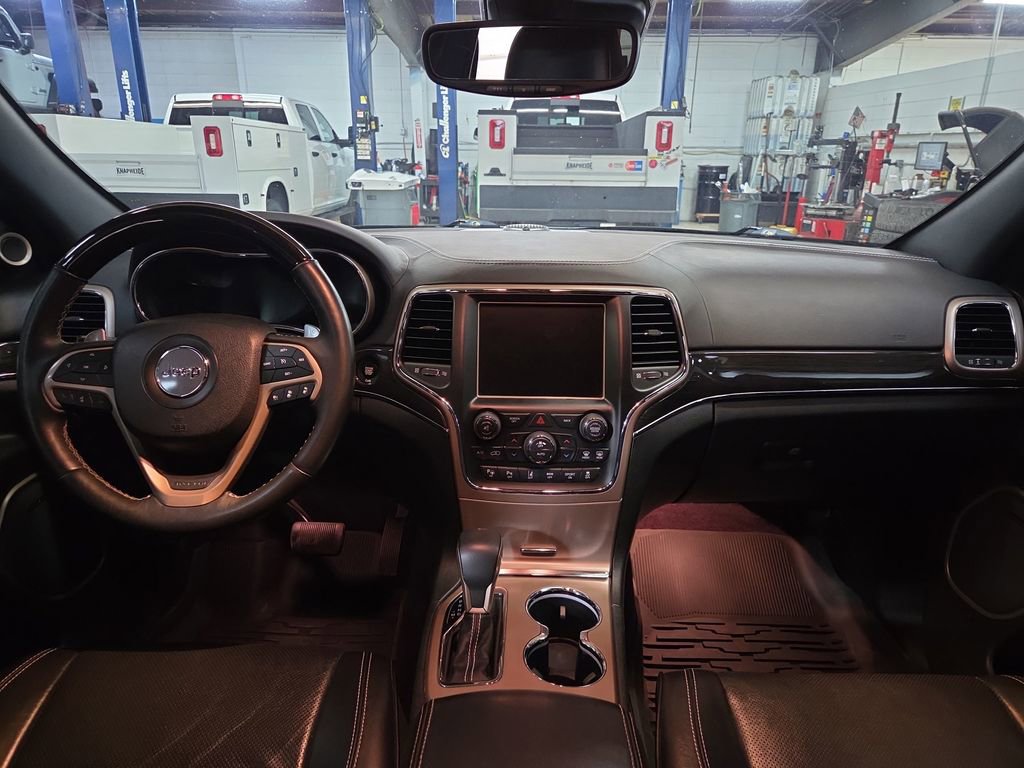 Used 2017 Jeep Grand Cherokee Overland w/ Jeep Active Safety Group image 12