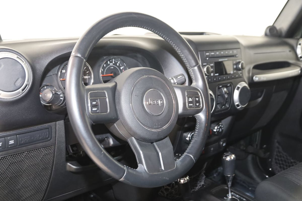 Used 2012 Jeep Wrangler Unlimited Rubicon AWD/4WD image 6