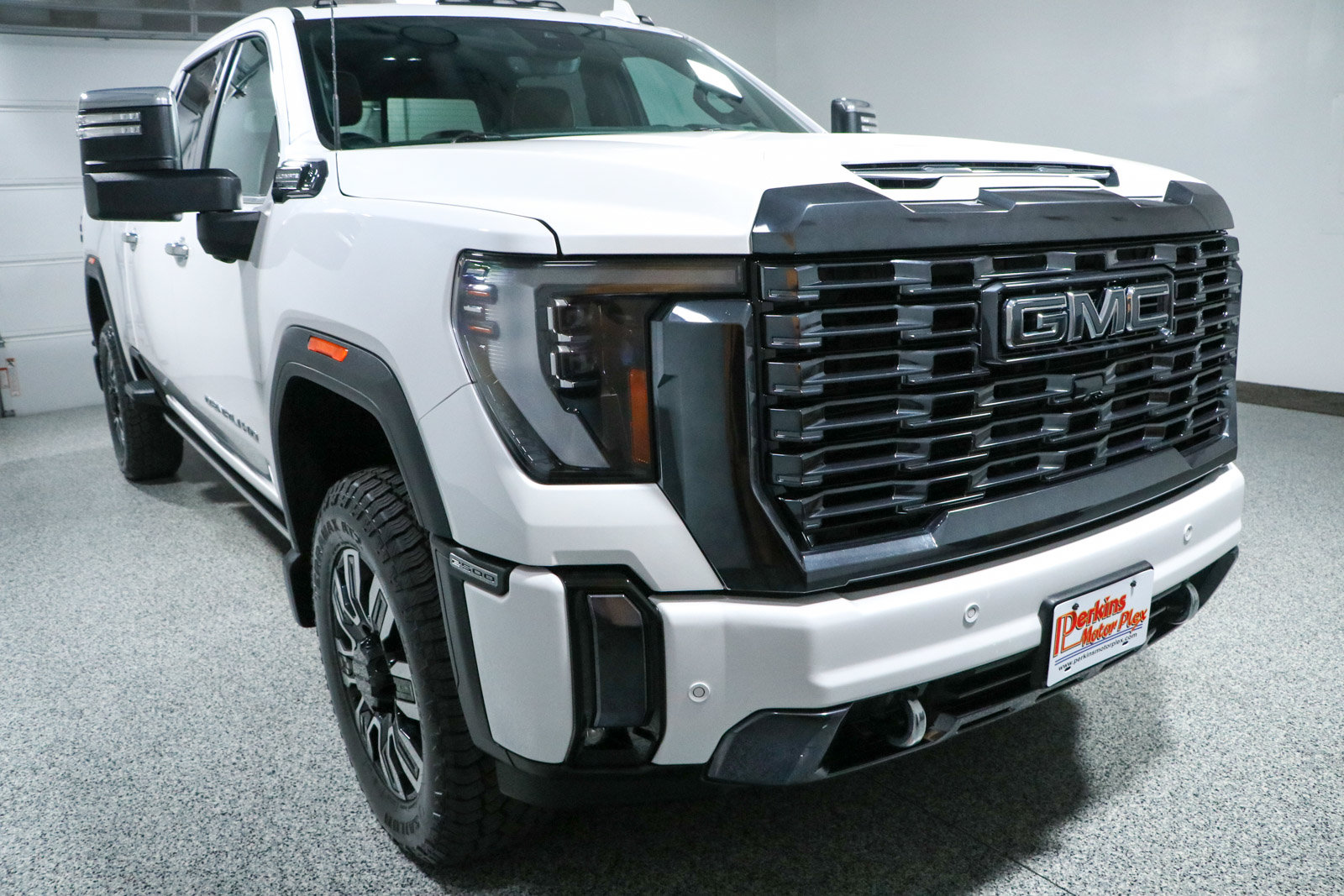 Used 2024 GMC Sierra 2500 Denali Ultimate AWD/4WD image 5