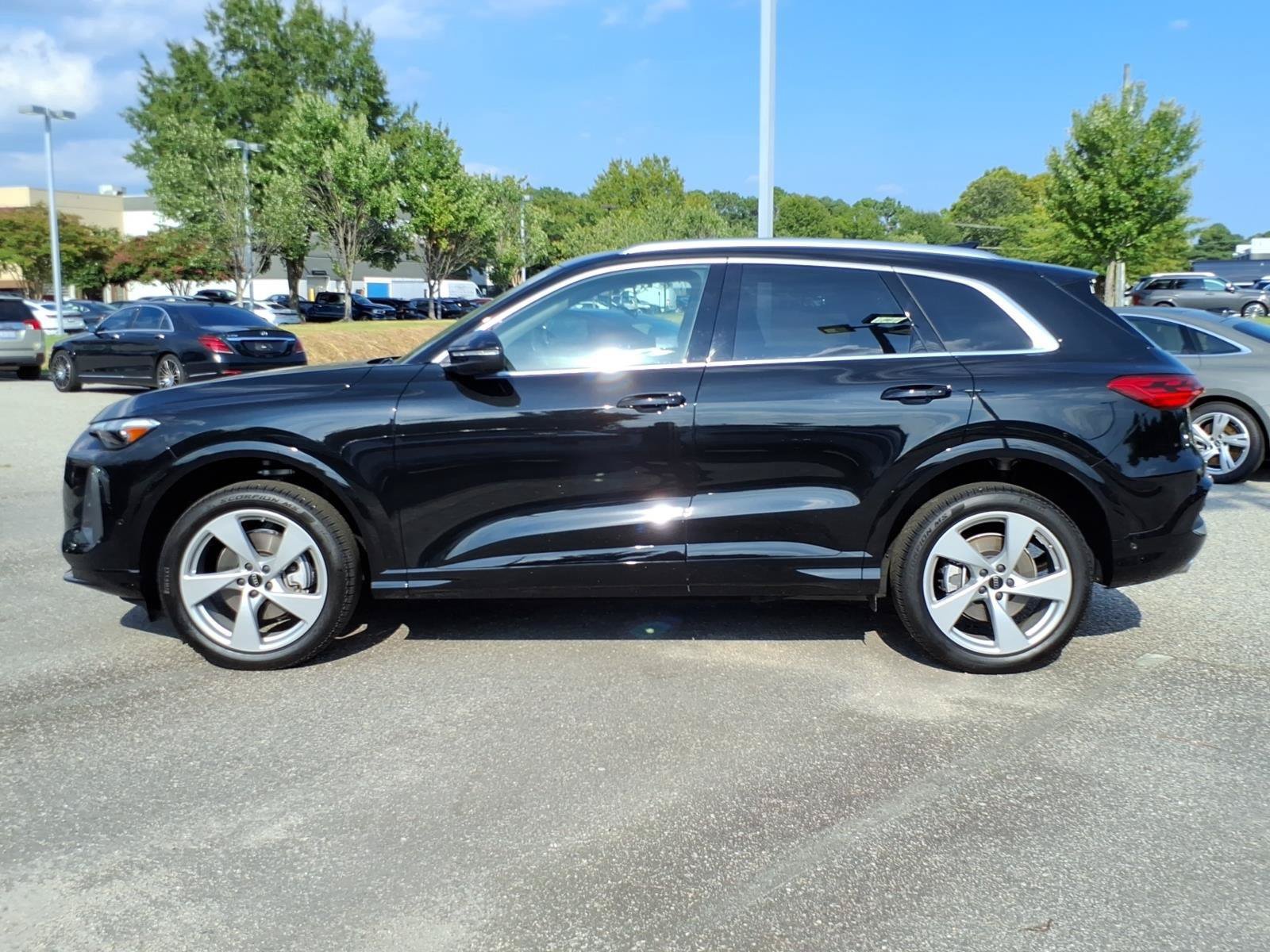 Used 2025 Audi Q5 Premium Plus AWD/4WD image 3