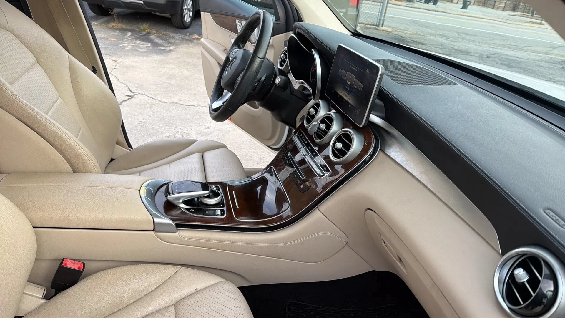 Used 2017 Mercedes-Benz GLC 300 w/ Premium 2 Package image 35