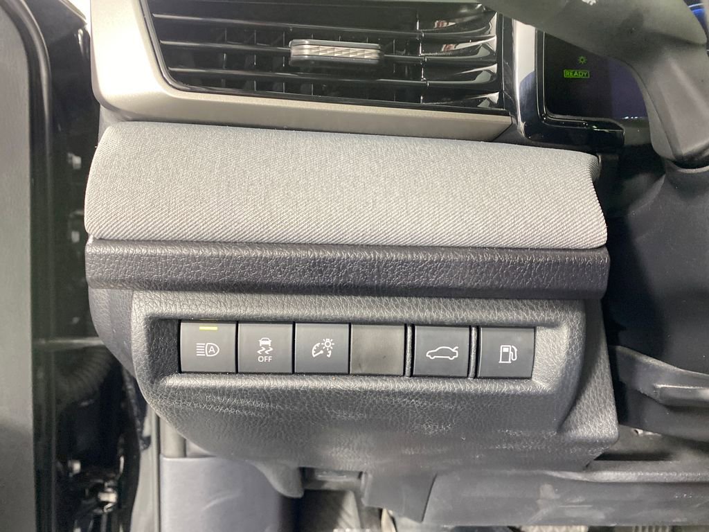 Used 2025 Toyota Camry LE w/ Convenience Package image 12