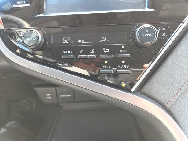 Used 2018 Toyota Camry LE FWD image 17