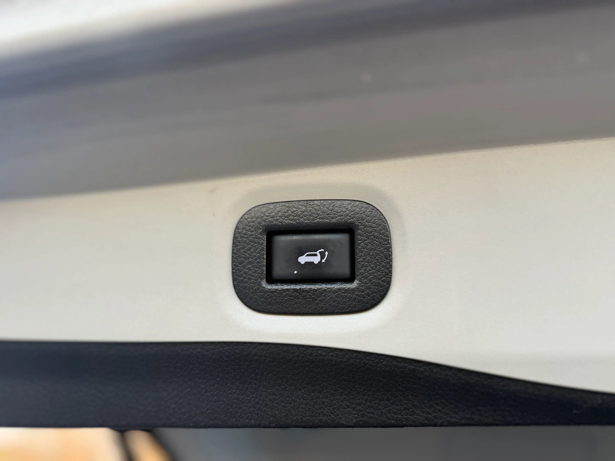 Used 2018 Nissan Rogue SV FWD image 9