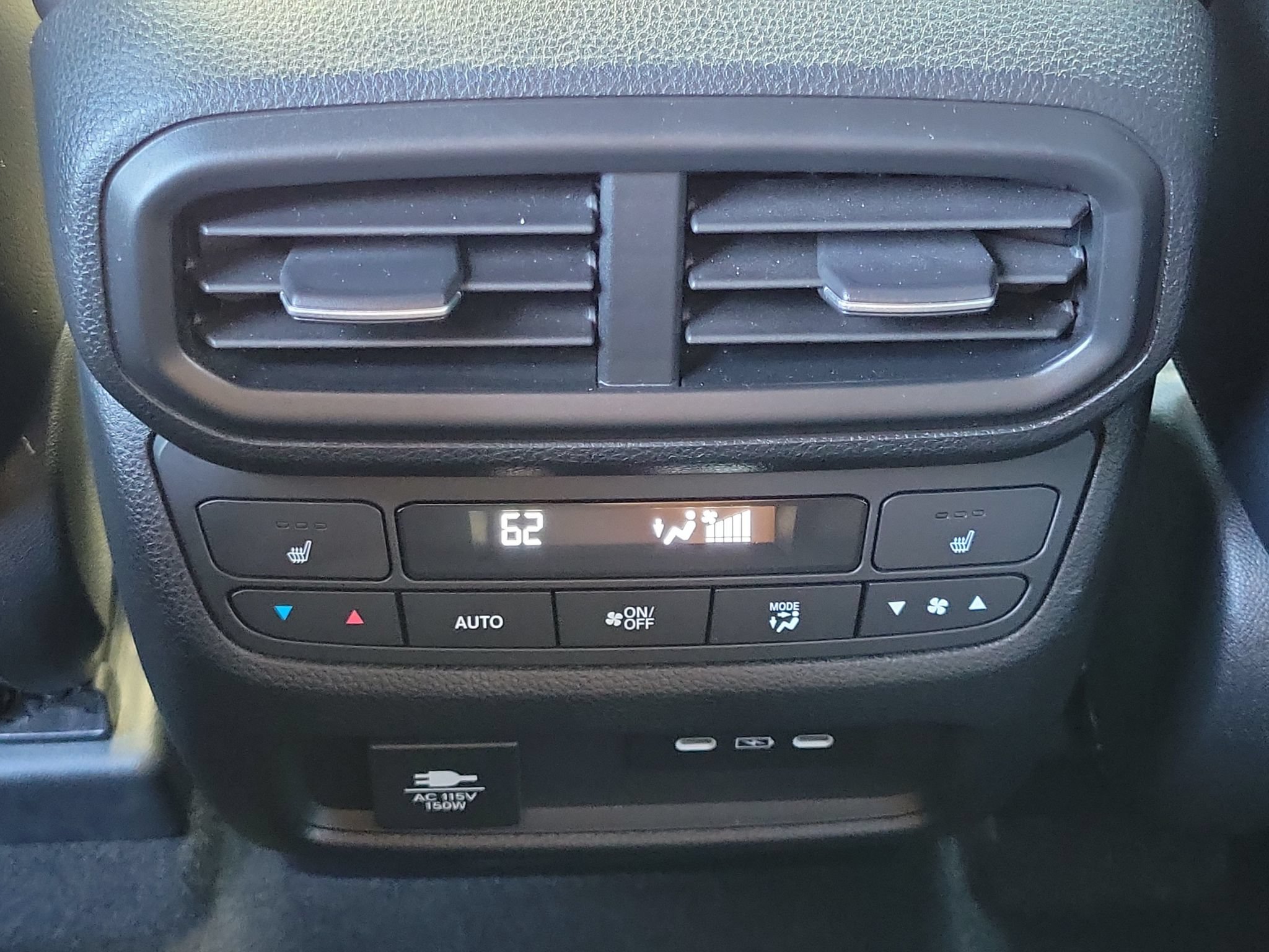Used 2025 Honda Pilot Black Edition image 26
