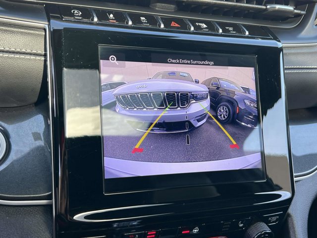 Used 2023 Jeep Grand Cherokee L Laredo image 28