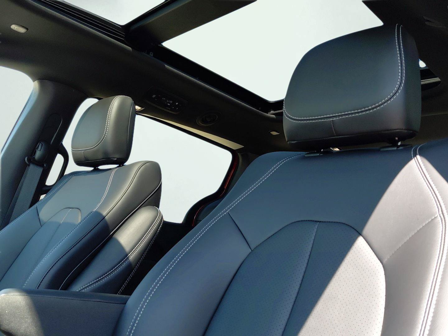 New 2026 Chrysler Pacifica Select AWD/4WD image 9